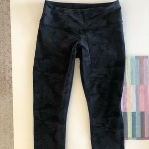 Lululemon Wunder Under Camo Size 4